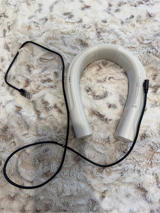 TORRAS Other - 🆕 TORRAS: White Neck Fan